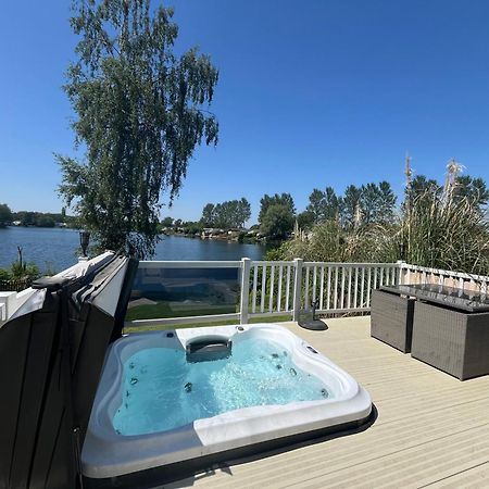Tattershall Lakes Sunset View Caravan Lakeside, Hot Tub, Garden, Private Fishing Peg & Wifi Exterior foto