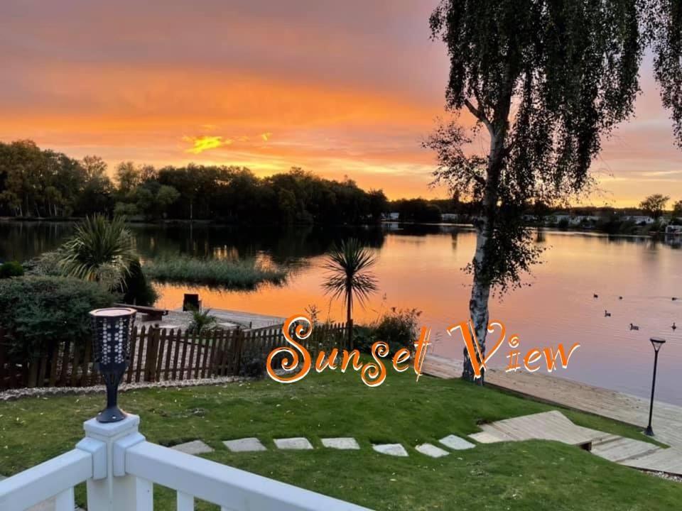 Tattershall Lakes Sunset View Caravan Lakeside, Hot Tub, Garden, Private Fishing Peg & Wifi Exterior foto