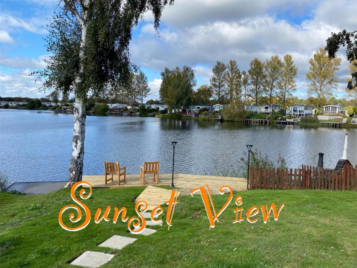 Tattershall Lakes Sunset View Caravan Lakeside, Hot Tub, Garden, Private Fishing Peg & Wifi Exterior foto