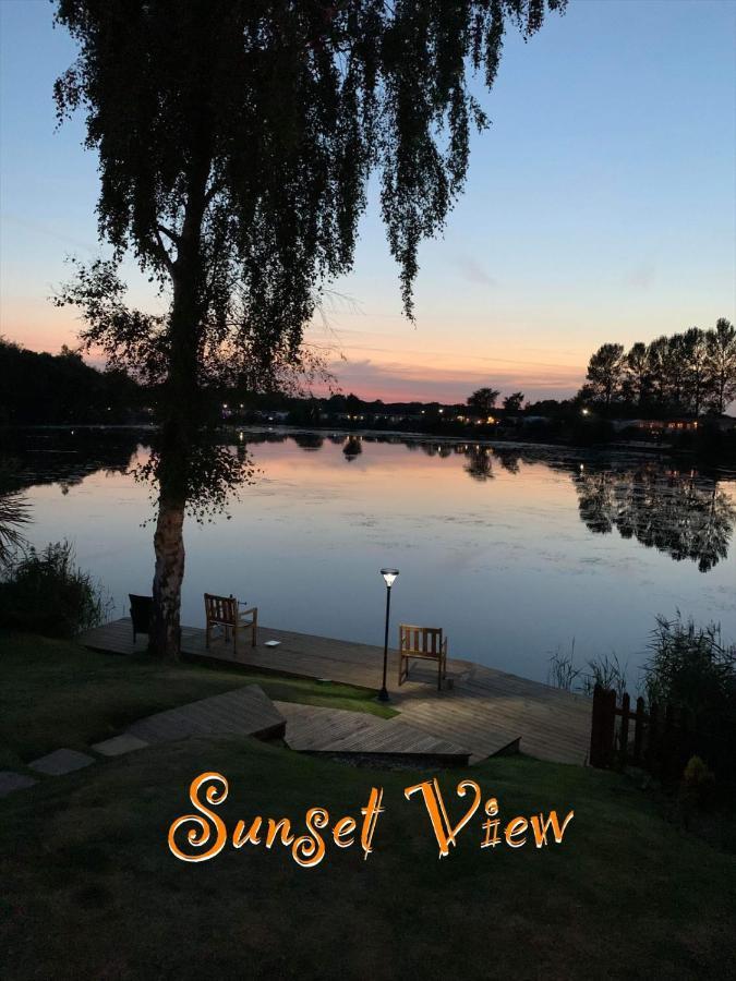 Tattershall Lakes Sunset View Caravan Lakeside, Hot Tub, Garden, Private Fishing Peg & Wifi Exterior foto