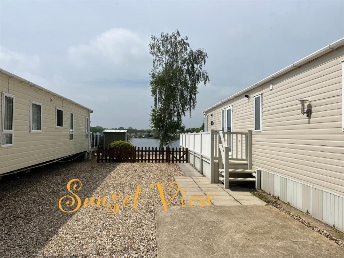 Tattershall Lakes Sunset View Caravan Lakeside, Hot Tub, Garden, Private Fishing Peg & Wifi Exterior foto