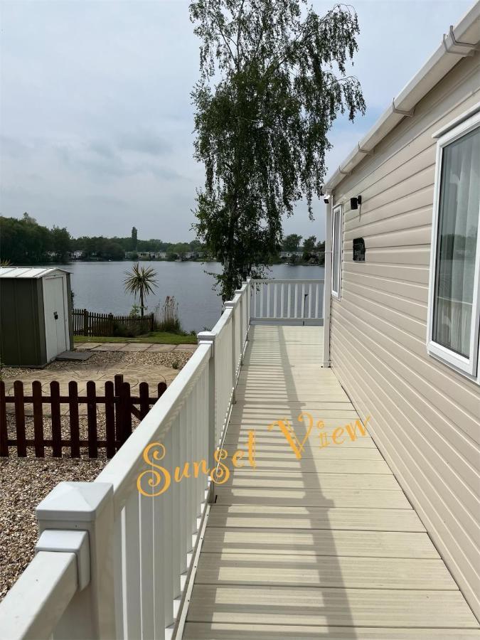 Tattershall Lakes Sunset View Caravan Lakeside, Hot Tub, Garden, Private Fishing Peg & Wifi Exterior foto