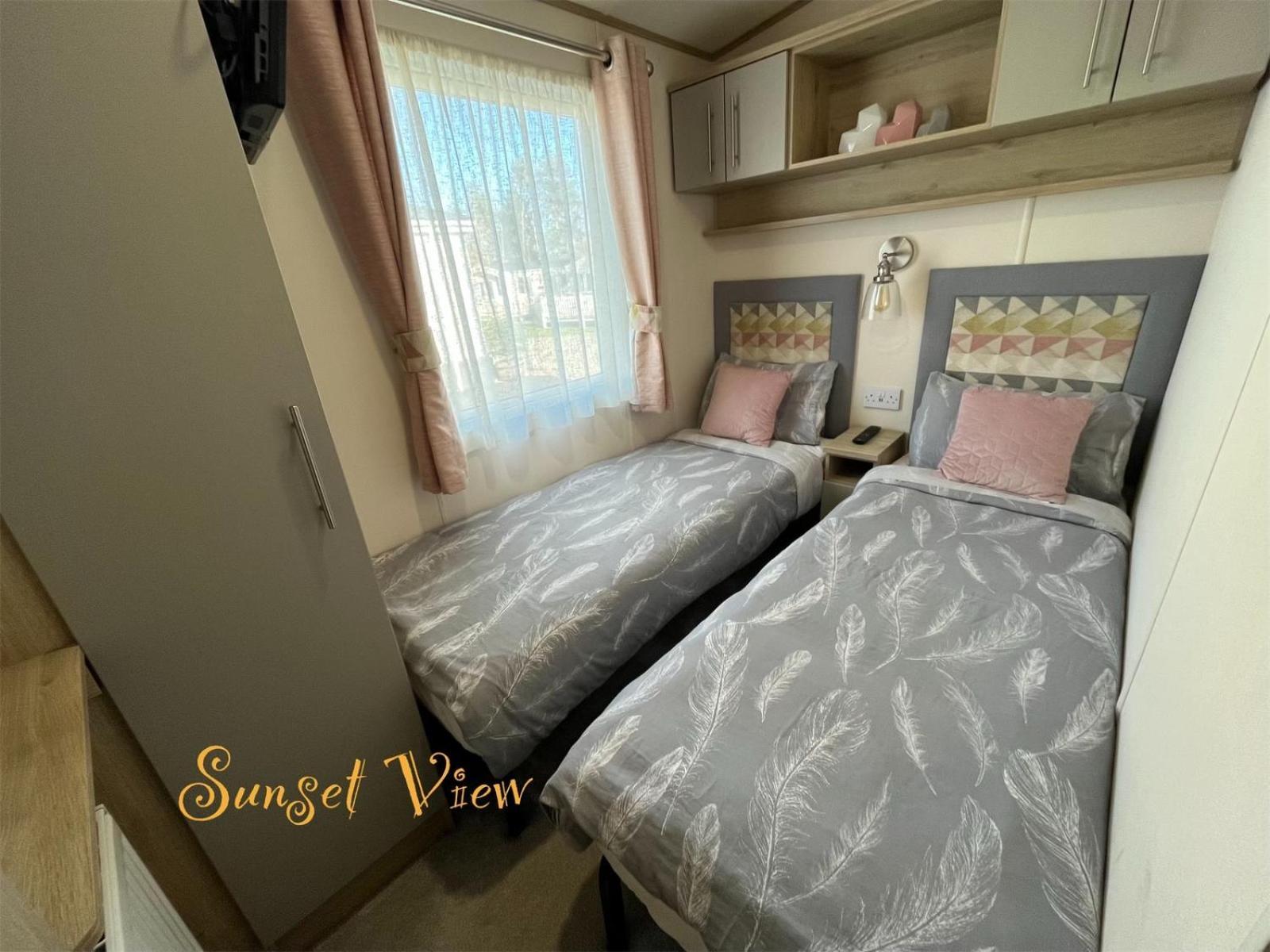 Tattershall Lakes Sunset View Caravan Lakeside, Hot Tub, Garden, Private Fishing Peg & Wifi Exterior foto