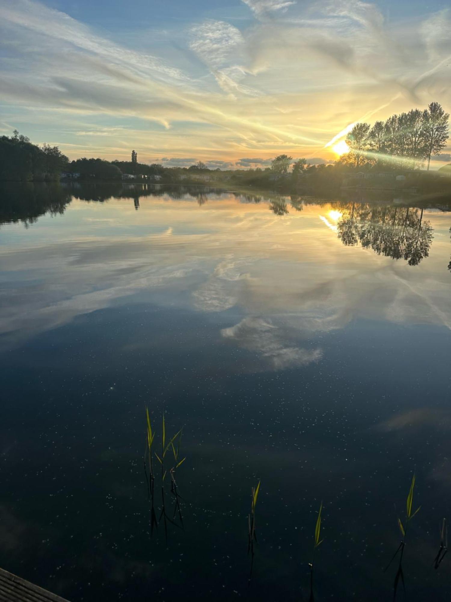 Tattershall Lakes Sunset View Caravan Lakeside, Hot Tub, Garden, Private Fishing Peg & Wifi Exterior foto