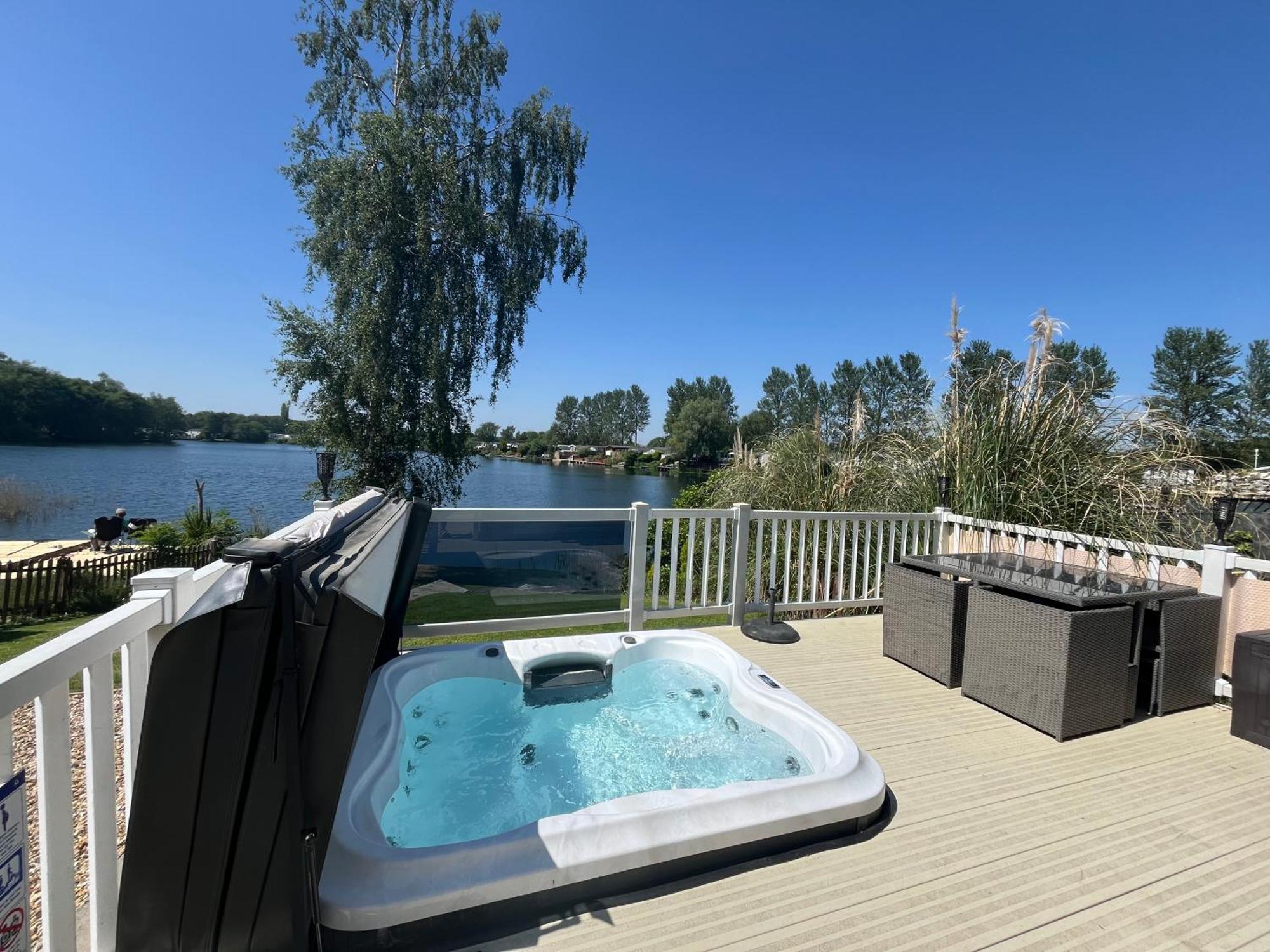 Tattershall Lakes Sunset View Caravan Lakeside, Hot Tub, Garden, Private Fishing Peg & Wifi Exterior foto