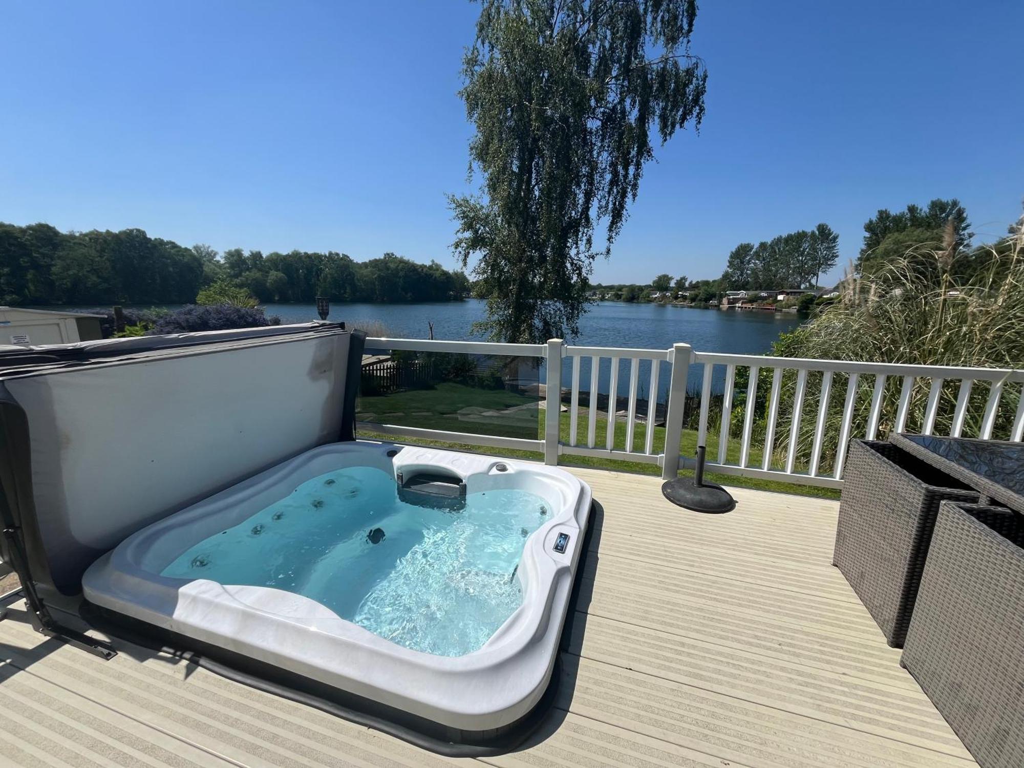 Tattershall Lakes Sunset View Caravan Lakeside, Hot Tub, Garden, Private Fishing Peg & Wifi Exterior foto