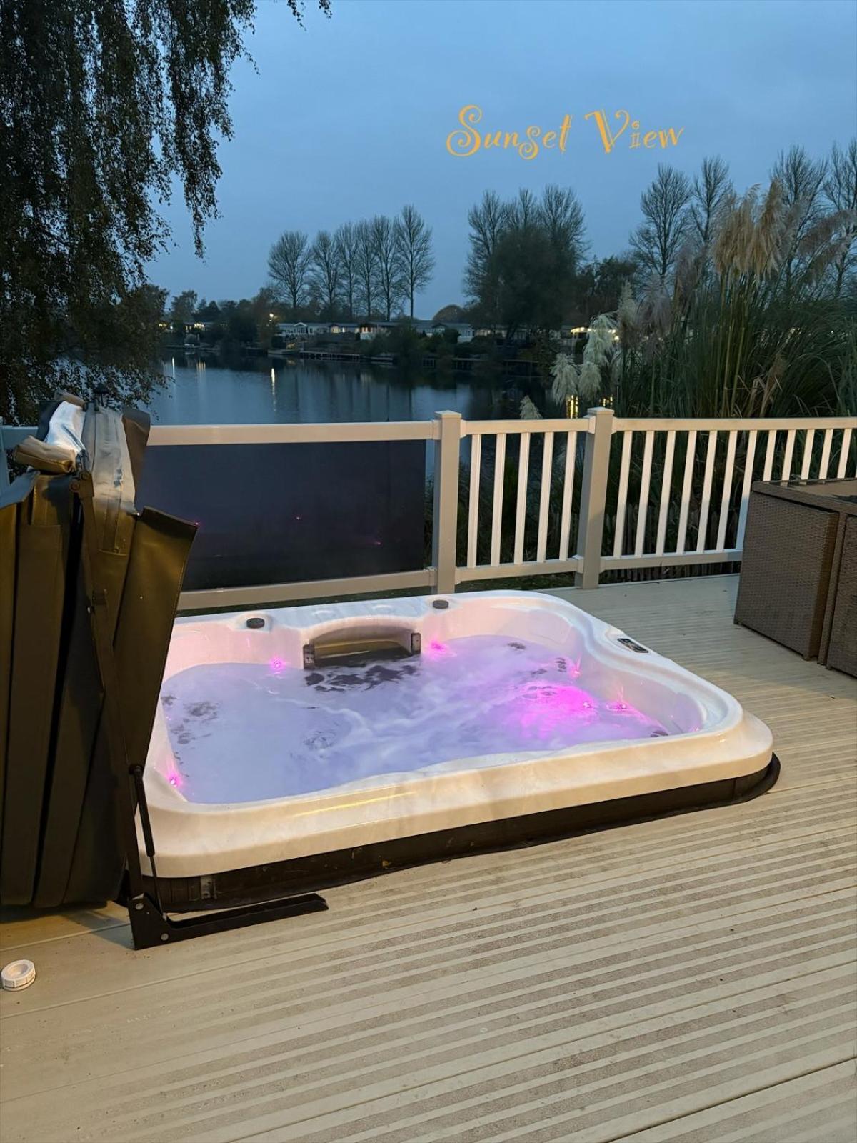 Tattershall Lakes Sunset View Caravan Lakeside, Hot Tub, Garden, Private Fishing Peg & Wifi Exterior foto